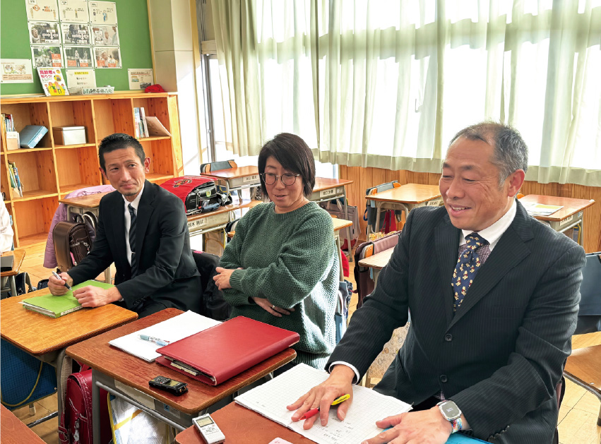 日の出町立本宿小学校の宮澤信周副校長、小泉千恵先生、藤田義房先生（左から）